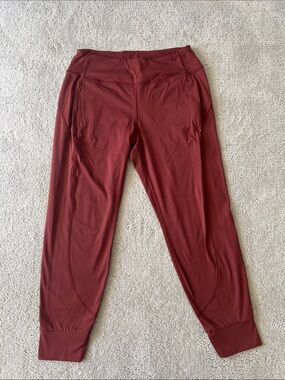 Athleta Distance Jogger in Deep Brick Red